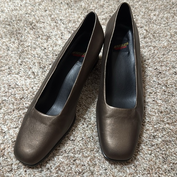 NWOB AEROSOLS Comfortable Women's Mid Heel Pump in Bronze Genuine Leather - Picture 2 of 6